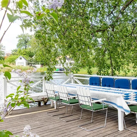 Beautiful Luxury Family Surrounded By Nature And Water And Only 15 Minutes From Center * Stockholm