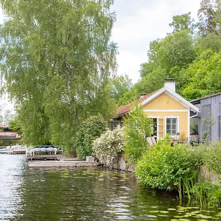 Beautiful Luxury Family Surrounded By Nature And Water And Only 15 Minutes From Center Lodge Stockholm