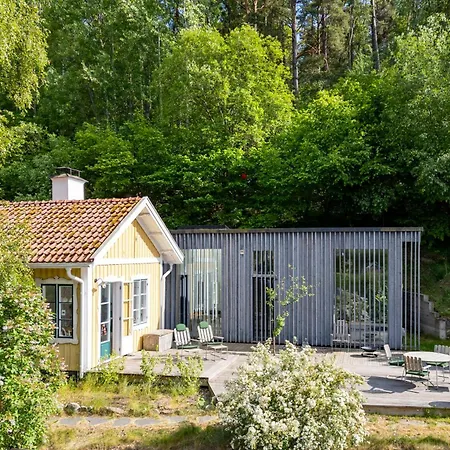 Beautiful Luxury Family Surrounded By Nature And Water And Only 15 Minutes From Center Lodge