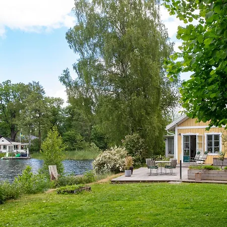 Beautiful Luxury Family Surrounded By Nature And Water And Only 15 Minutes From Center Lodge Stockholm