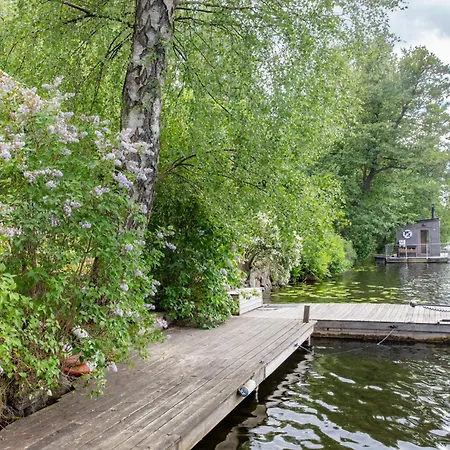 Beautiful Luxury Family Surrounded By Nature And Water And Only 15 Minutes From Center Lodge