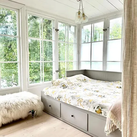 Beautiful Luxury Family Surrounded By Nature And Water And Only 15 Minutes From Center Lodge