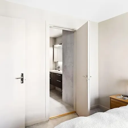 5-room 120 Sqm 3 Bedrooms 2 Bathrooms For 6 Person * Stockholm