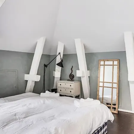Elegant Oestermalm Loft Apartment Stockholm