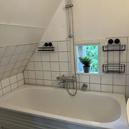 - 5-beds - Sleeps 12 - Garden *