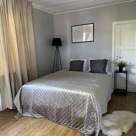 - 5-beds - Sleeps 12 - Garden * Sztokholm