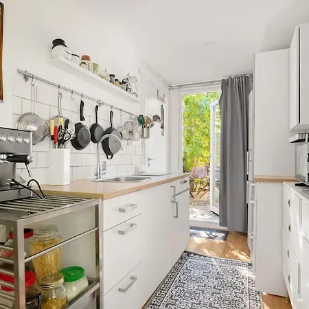 Minihus I Jaerfaella Holiday home