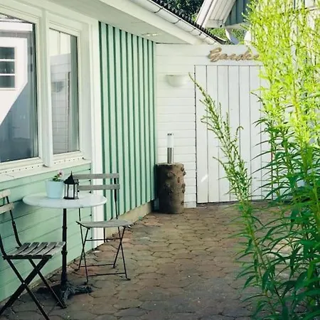 Semesterbostad Minihus I Jaerfaella *