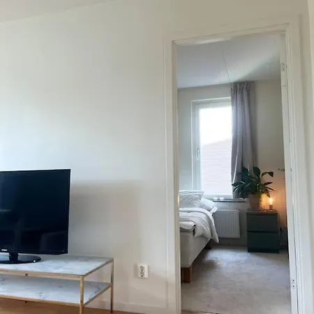 Trerumslaegenhet Belaegen Med Bubbelpool Apartment Stockholm