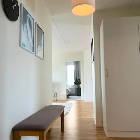 Apartment Trerumslaegenhet Belaegen Med Bubbelpool