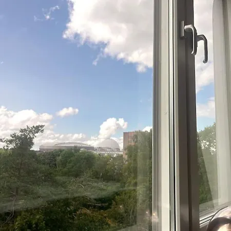 Trerumslaegenhet Belaegen Med Bubbelpool *