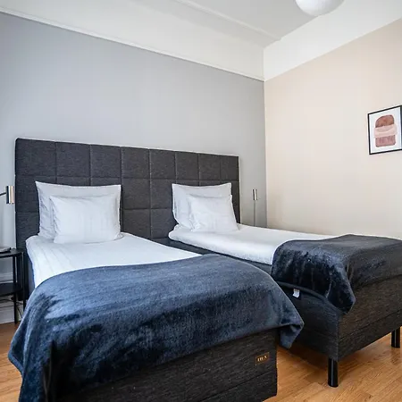 Hotel Queen's By First 3*