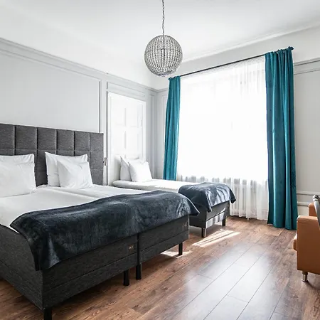 Hotel Queen's By First 3*