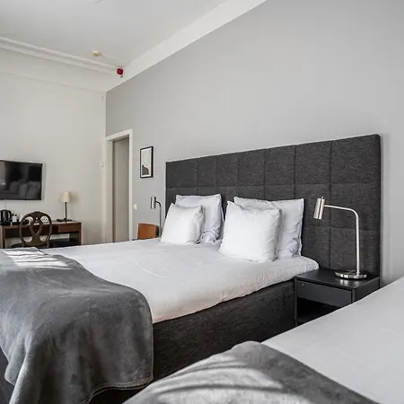 Queen's By First Hotel