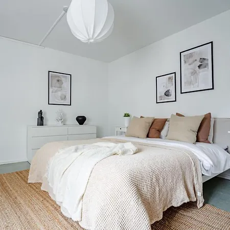 Newly Furnished Cozy Retreat For 6 In Sodermalm *