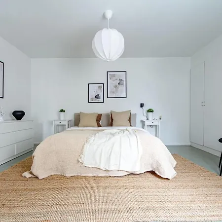 Newly Furnished Cozy Retreat For 6 In Sodermalm Apartment *
