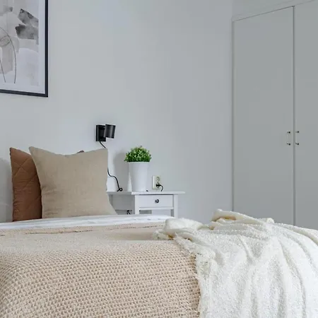 Newly Furnished Cozy Retreat For 6 In Sodermalm *