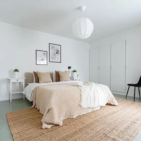 Newly Furnished Cozy Retreat For 6 In Sodermalm Apartment *
