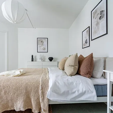 Newly Furnished Cozy Retreat For 6 In Sodermalm Stockholm