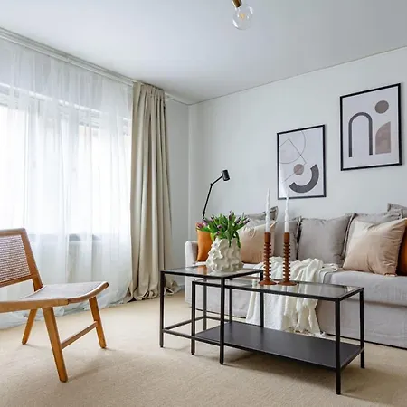 Newly Furnished Cozy Retreat For 6 In Sodermalm Apartment