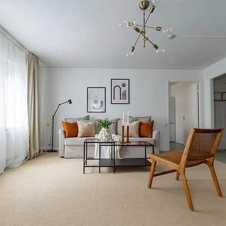 Newly Furnished Cozy Retreat For 6 In Sodermalm Apartment