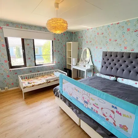 Nice 4 Bedrooms House In Holiday home Stockholm