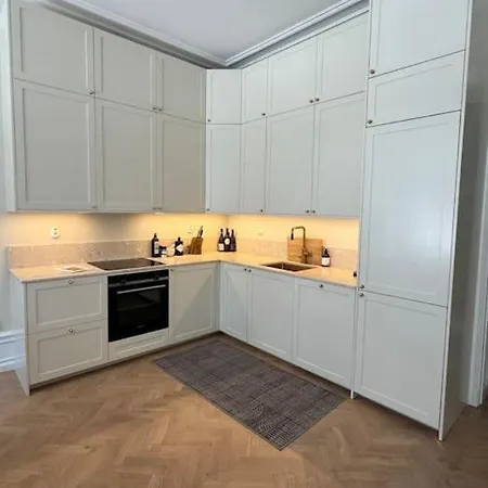 Lyxig Arkitektritad Laegenhet Stockholm