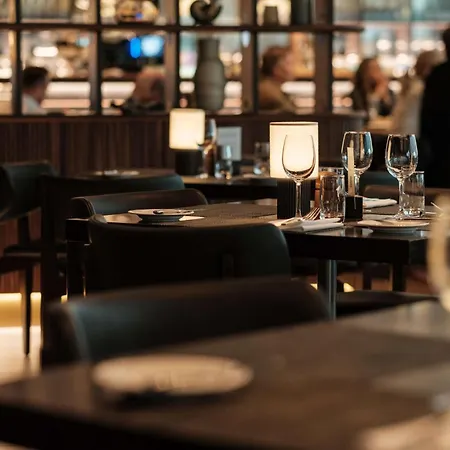 Radisson Blu Waterfront Hotel, 4*