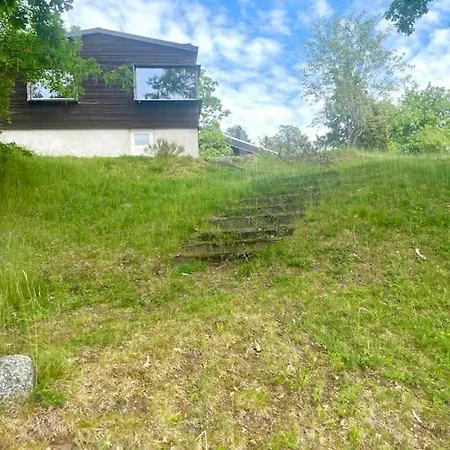 Mysigt Sommarhus Med Havsutsikt Och Bastu Stockholm