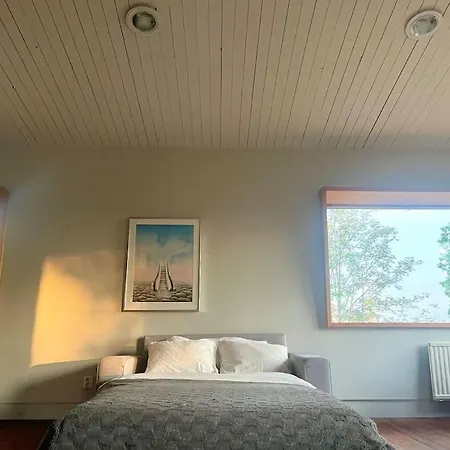 Mysigt Sommarhus Med Havsutsikt Och Bastu