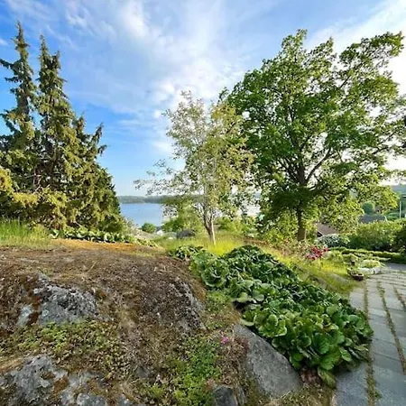 Mysigt Sommarhus Med Havsutsikt Och Bastu