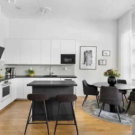 Med Enorm Takhoejd Stockholm