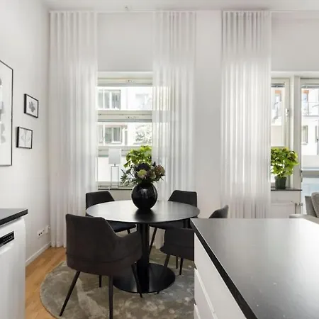 Med Enorm Takhoejd Apartment