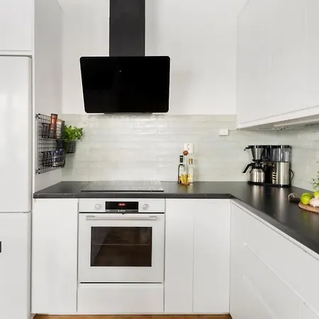 Apartment Med Enorm Takhoejd Stockholm