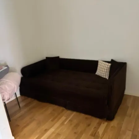 Apartment Cozy In Hasselby