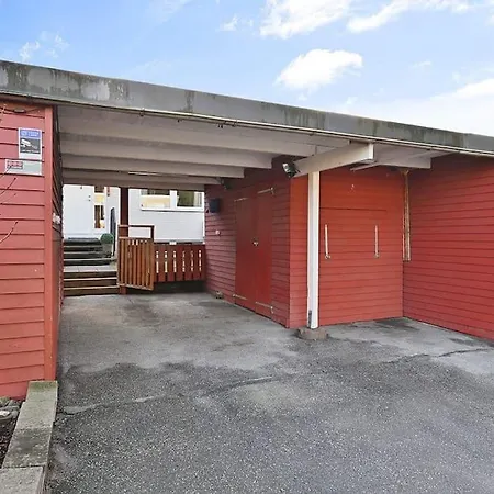 Cozy Between Airport&center - Up To 8 Person *