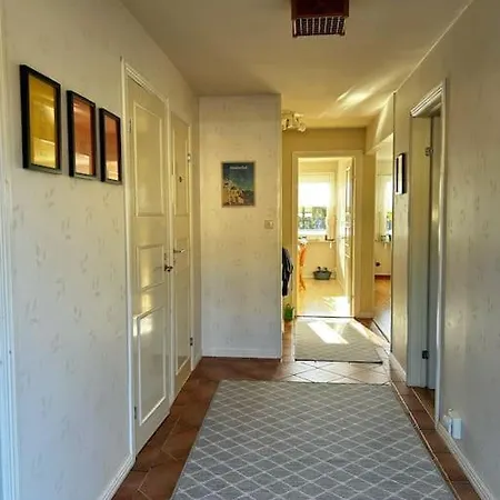 Cozy Between Airport&center - Up To 8 Person *