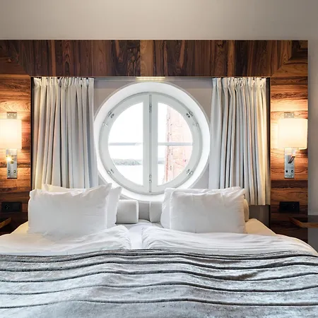 Elite Marina Tower 4* Nacka