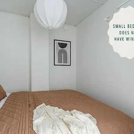 Newly Furnished Cozy Retreat For 6 In Sodermalm Apartment
