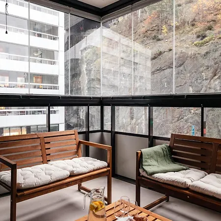 Stylish Waterfront Apartment