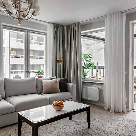 Stylish Waterfront Apartment *