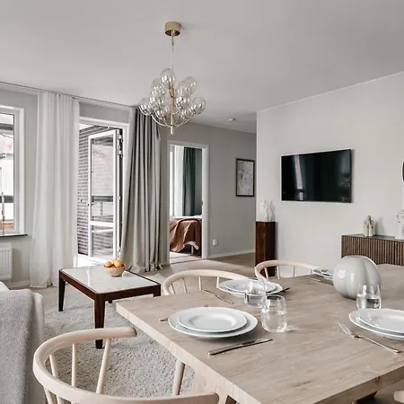 Stylish Waterfront Apartment *