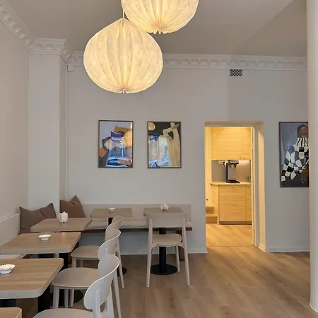 Nomad Hostel *