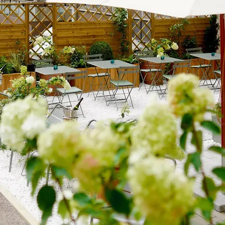 Dahlia Hotel