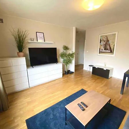 Flatin Erbjuder Laegenheter I Soedra * Stockholm