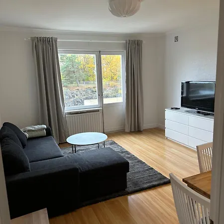 Flatin Erbjuder Laegenheter I Soedra * Stockholm