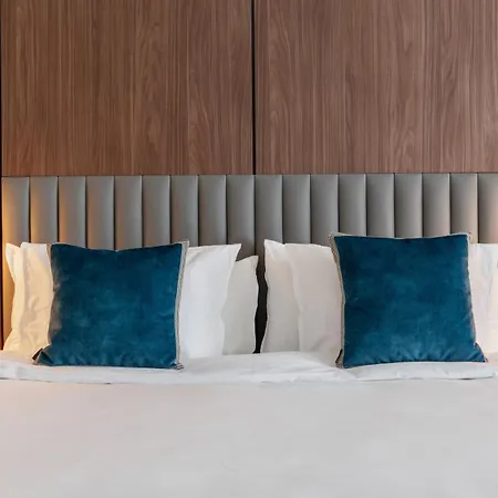Voco - Kista By Ihg 4*