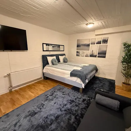Close To The Metro And Nature Apartment *