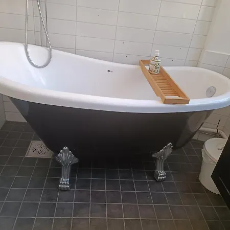 3 Bedroom In The Old Town With Bathtub! * Stockholm