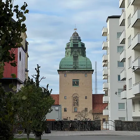 Charming Studio, 10 Min Walk To Train Station * Stockholm